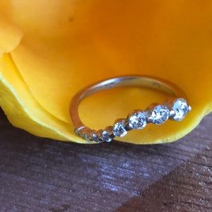 🛍 White Gold & Diamond Journey Ring